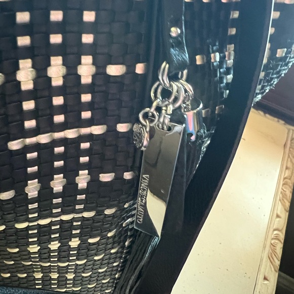 🖤 🩶 Vince Camuto Metallic Silver & Black Tote - Picture 3 of 13